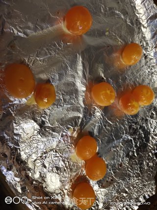 抹茶咸蛋黄肉松面包的做法步骤：3