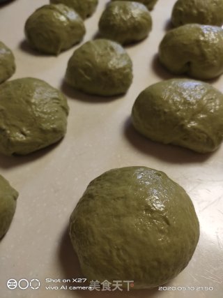 抹茶咸蛋黄肉松面包的做法步骤：8