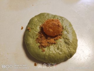 抹茶咸蛋黄肉松面包的做法步骤：10