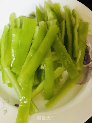 尖椒干豆腐的做法步骤：2