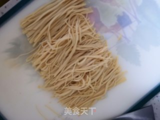 酸甜拌菜的做法步骤：1