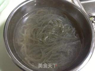 酸辣粉的家常做法的做法步骤：2