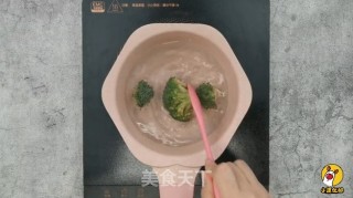 小鹿优鲜-翡翠虾球的做法步骤：2
