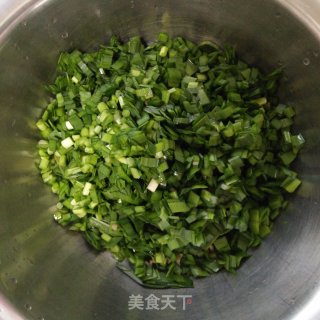 春韭鸡蛋饼的做法步骤：1