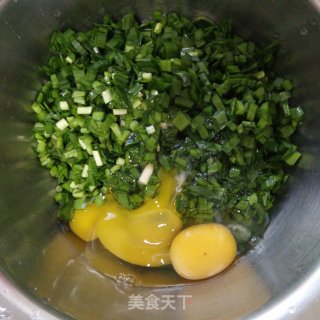 春韭鸡蛋饼的做法步骤：2