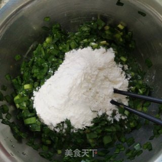 春韭鸡蛋饼的做法步骤：3