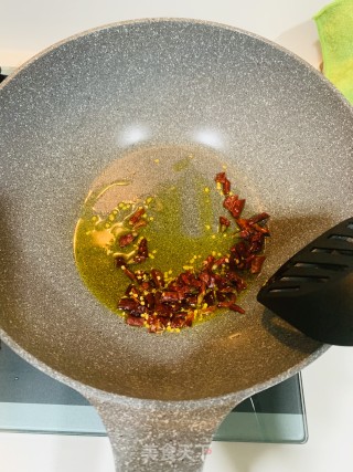 酸豆角肉末的做法步骤：1