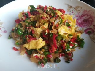 榨菜辣椒炒鸡蛋的做法步骤：7