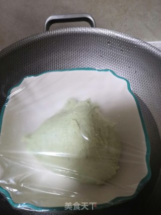 花朵红糖菠菜汁花卷的做法步骤：2