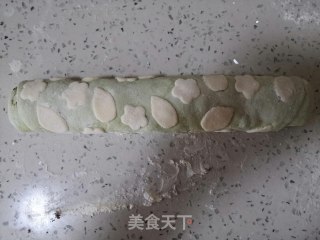 花朵红糖菠菜汁花卷的做法步骤：8