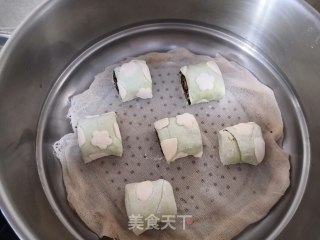 花朵红糖菠菜汁花卷的做法步骤：9