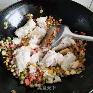 蛋炒饭的做法步骤：9