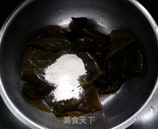 海带筒骨汤的做法步骤：2