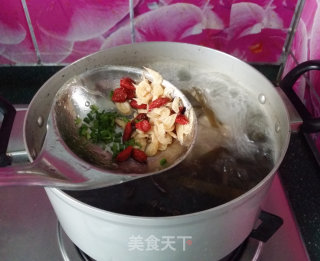 海带筒骨汤的做法步骤：11