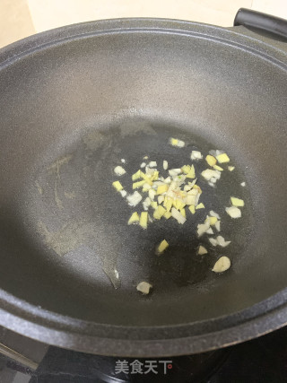 炒鱿鱼的做法步骤：2