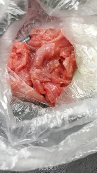 瘦肉炒南瓜苗的做法步骤：2