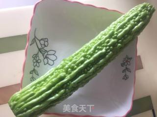 苦瓜炒蛋的做法步骤：1