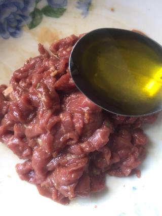 芹菜炒牛肉的做法步骤：3