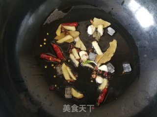 芹菜洋葱炖鸡腿的做法步骤：5
