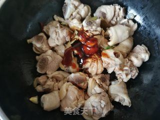 芹菜洋葱炖鸡腿的做法步骤：7