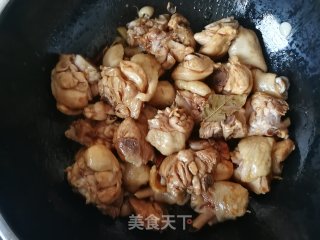 芹菜洋葱炖鸡腿的做法步骤：8