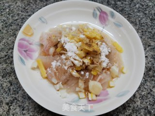 龙利鱼蒸粉丝的做法步骤：2