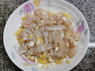 龙利鱼蒸粉丝的做法步骤：3