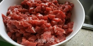 自制大颗粒花生牛肉酱的做法步骤：1