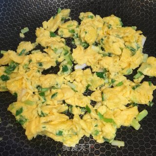 鸡蛋炒青椒苦瓜的做法步骤：3