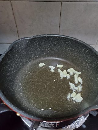 菠菜炒卤牛肉的做法步骤：3