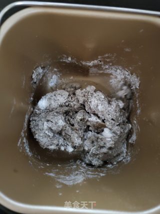 黑芝麻花朵馒头的做法步骤：6