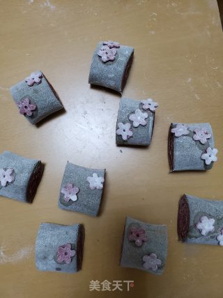 黑芝麻花朵馒头的做法步骤：11
