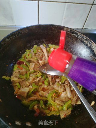 苦瓜炒牛肚的做法步骤：9