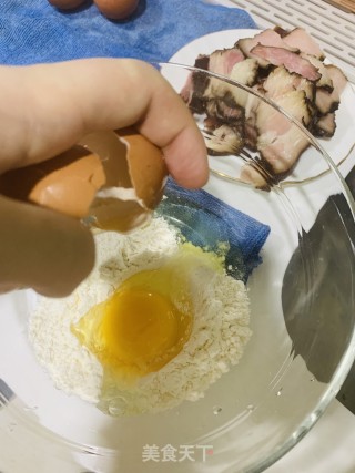 西兰花煎蛋饼的做法步骤：2