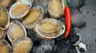 蒜蓉粉丝蒸北部湾小鲍鱼的做法步骤：2