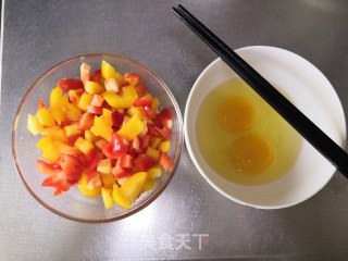 彩椒炒鸡蛋的做法步骤：1