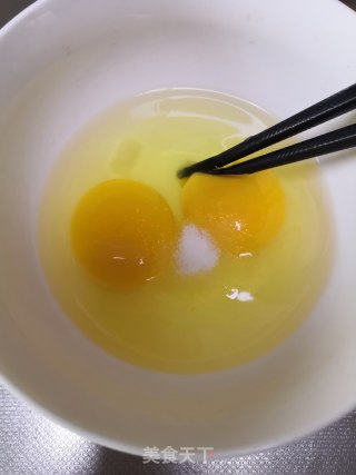 彩椒炒鸡蛋的做法步骤：3