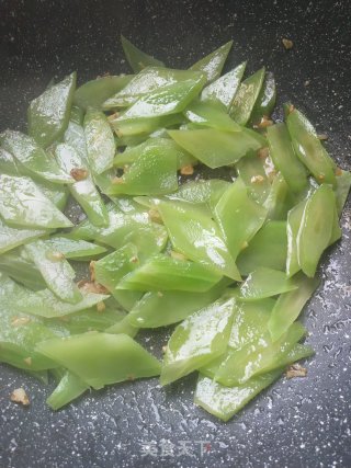 蚝油莴笋片的做法步骤：2