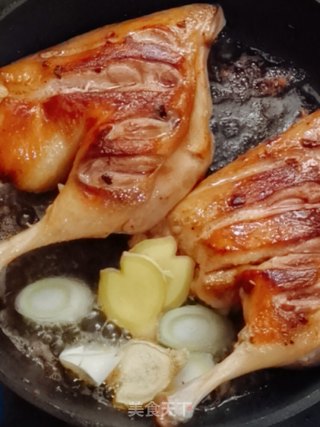 鲍鱼焖鸭腿的做法步骤：5