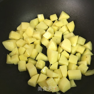 咖喱土豆黑虎虾的做法步骤：4