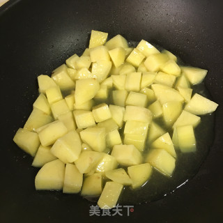 咖喱土豆黑虎虾的做法步骤：5