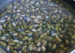 炒薄壳的做法步骤：1