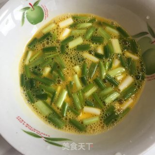 香葱鸡蛋炒莴笋的做法步骤：2