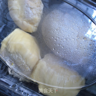 榴莲鸡汤的做法步骤：2
