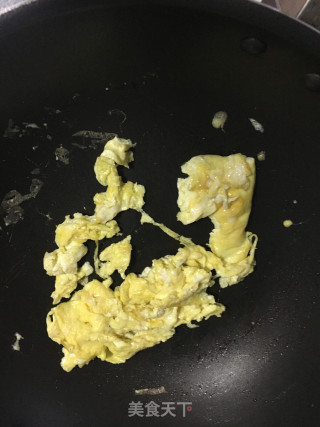 鸡蛋蚕豆炒包菜的做法步骤：2