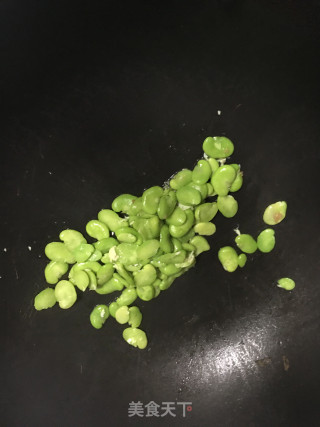 鸡蛋蚕豆炒包菜的做法步骤：4