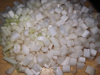 木耳芹菜肉粒的做法步骤：6