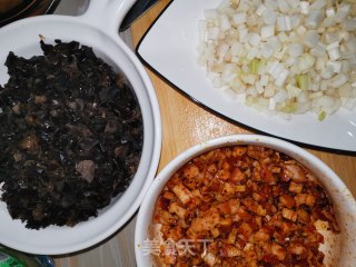 木耳芹菜肉粒的做法步骤：7