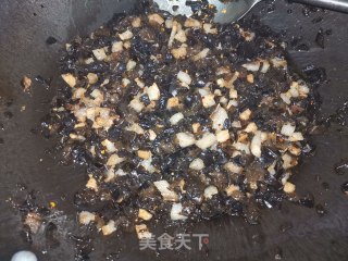 木耳芹菜肉粒的做法步骤：9