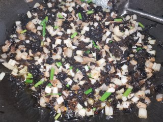 木耳芹菜肉粒的做法步骤：11